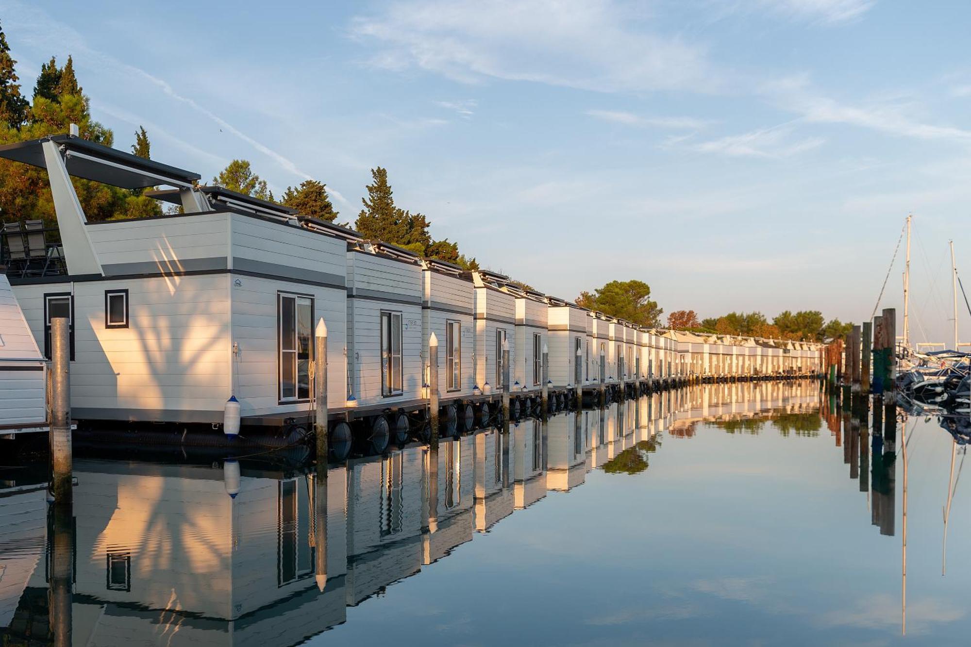 Floating Sea House Shark 3 Apartment Порторож Екстериор снимка