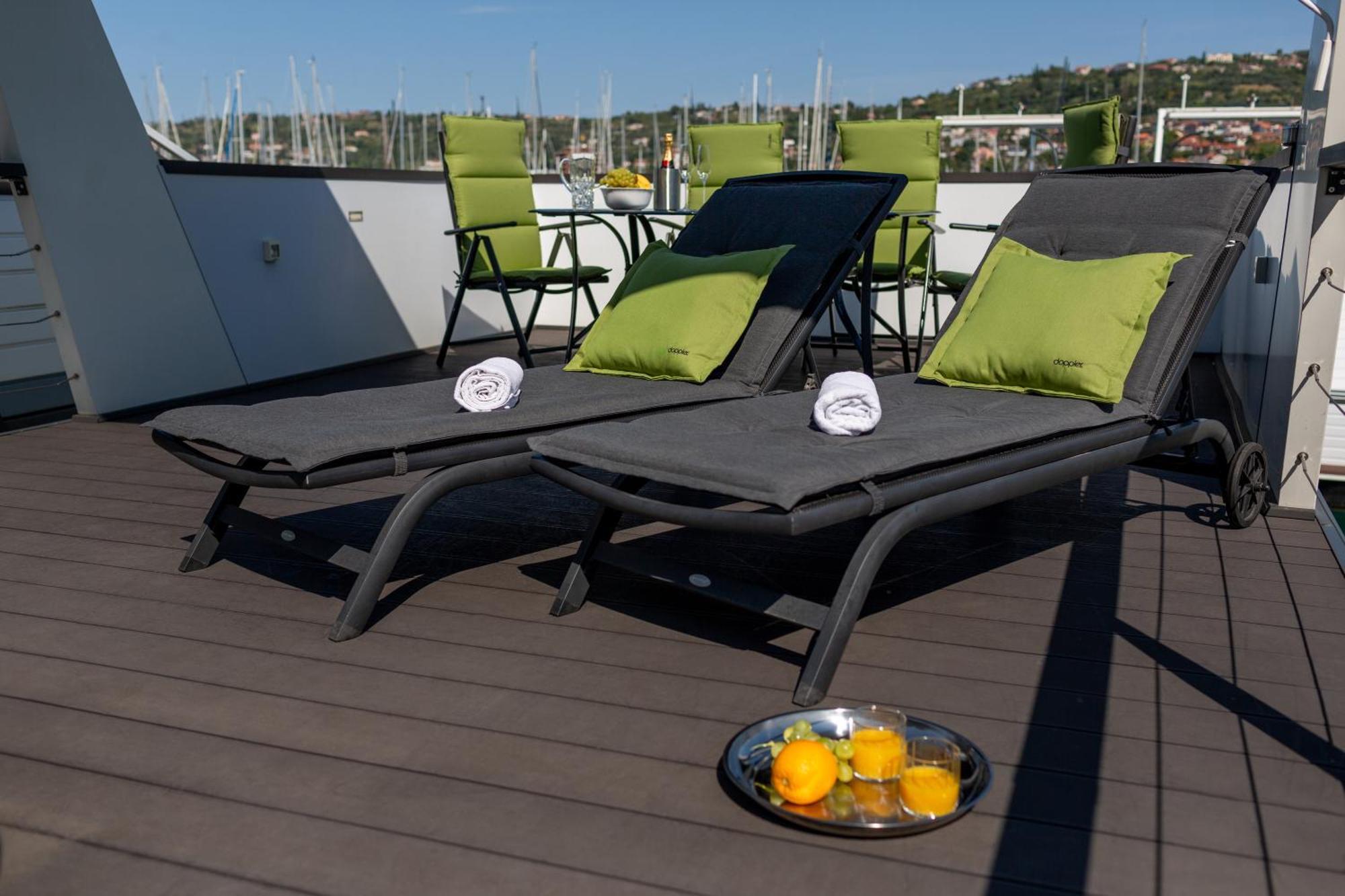 Floating Sea House Shark 3 Apartment Порторож Екстериор снимка