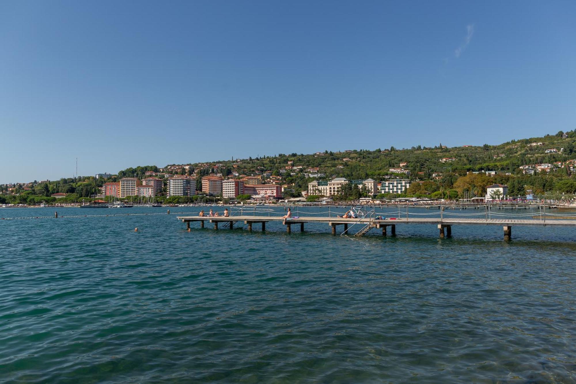 Floating Sea House Shark 3 Apartment Порторож Екстериор снимка
